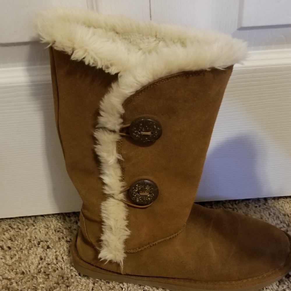 Tan furry winter boots